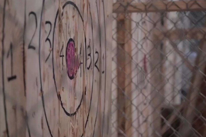 splitting edge axe throwing - pottstown's axe throwing target board