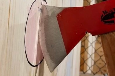 splitting edge axe throwing - pottstown's axe throwing target board